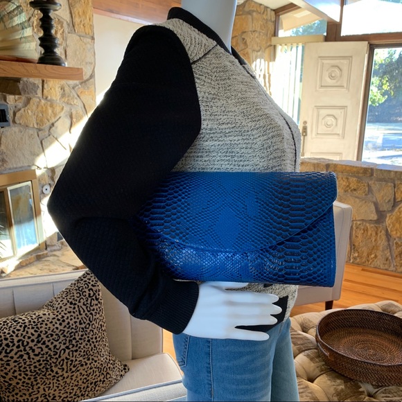 Blue Vinyl Snake print Clutch - Picture 8 of 9